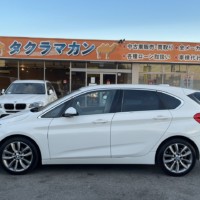 BMW 218dアクティブツアラー ラグジュアリー ヒーター付革シート純正ナビ Bカメラ ETCのサムネイル