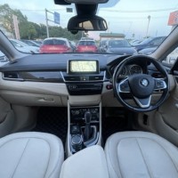 BMW 218dアクティブツアラー ラグジュアリー ヒーター付革シート純正ナビ Bカメラ ETCのサムネイル