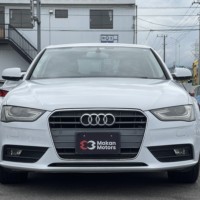 アウディ A4 2.0TFSI 禁煙車 ヒーター付P革シート  Bカメラ ETCのサムネイル